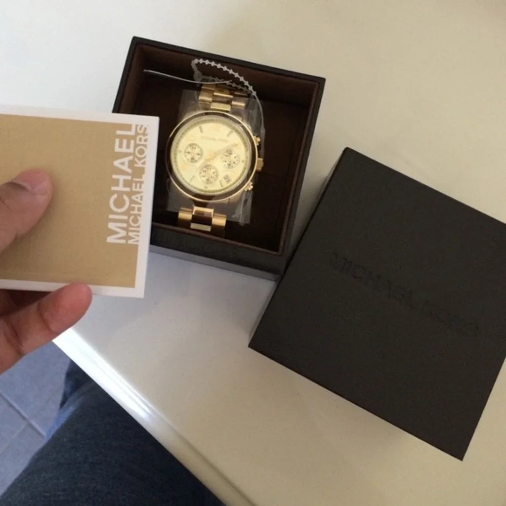 Michael Kors midsize gold tone MK5055 - Picture 4 of 4